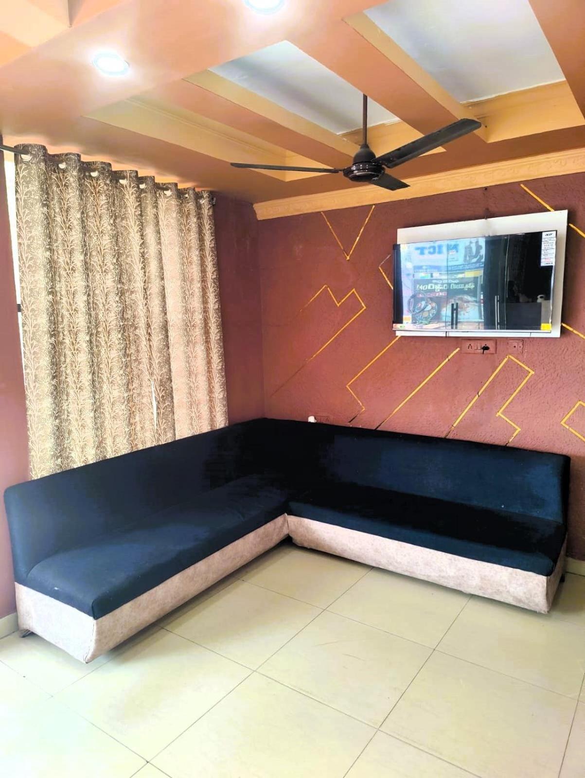 Hotel The Livin Residency Visakhapatnam Esterno foto