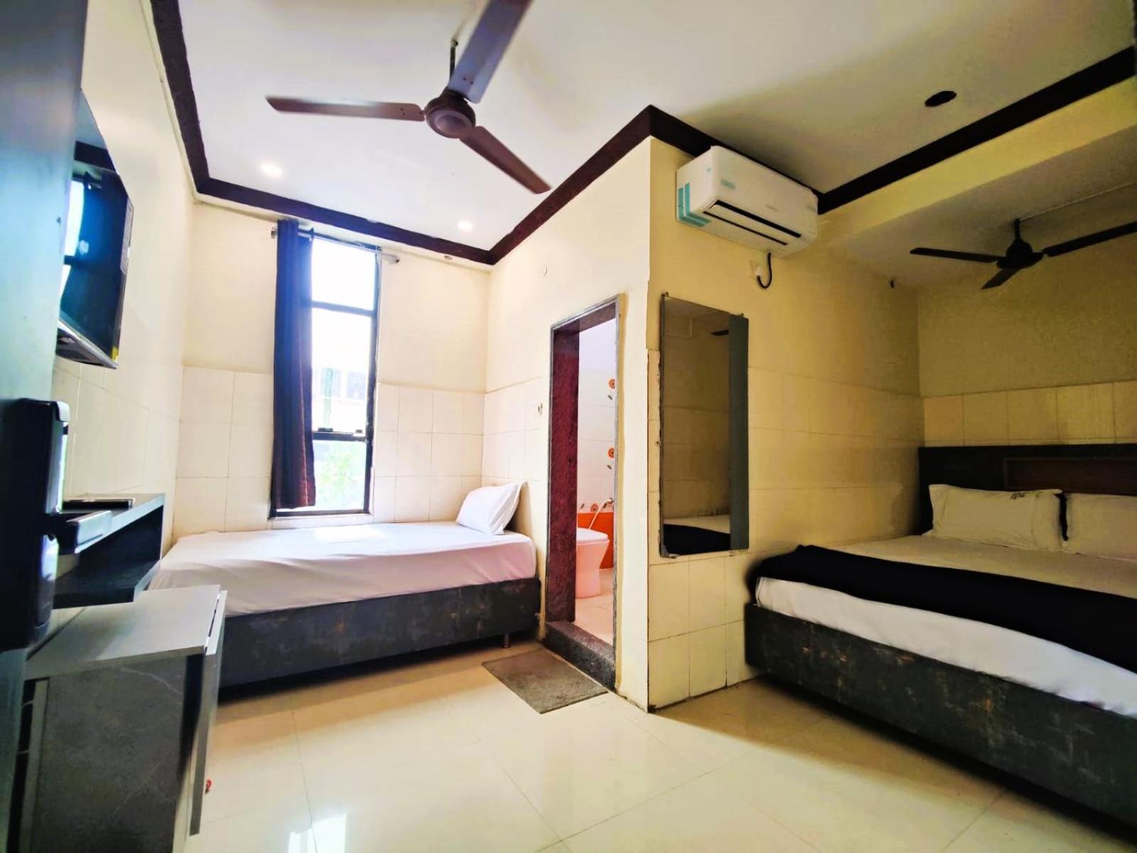 Hotel The Livin Residency Visakhapatnam Esterno foto