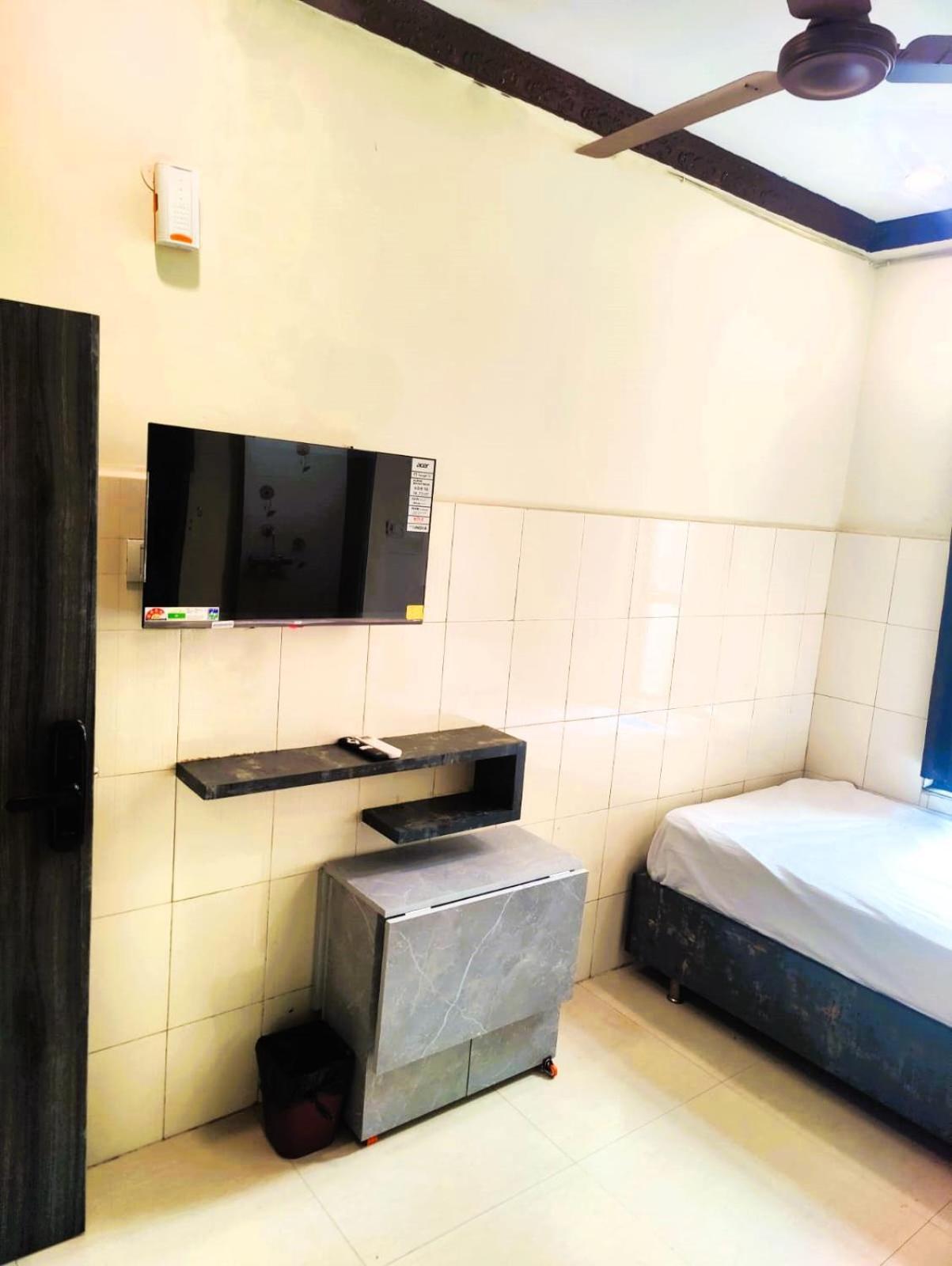 Hotel The Livin Residency Visakhapatnam Esterno foto