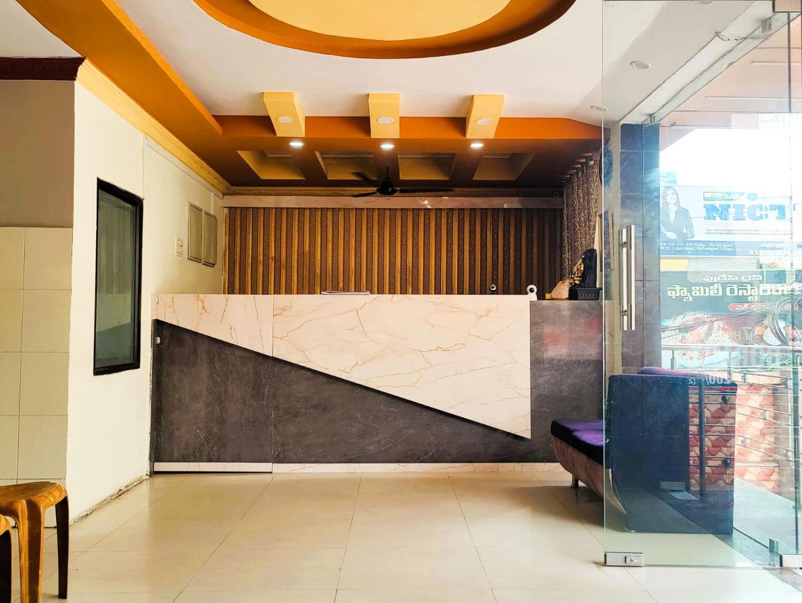 Hotel The Livin Residency Visakhapatnam Esterno foto